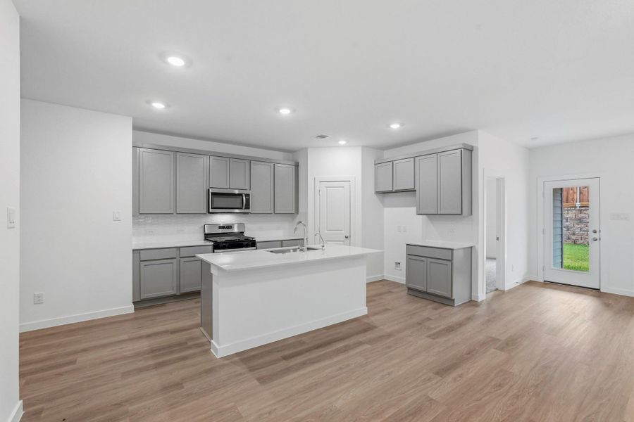 Furnished interior view inside a new home in Silverthorne, Conroe (Image 9).