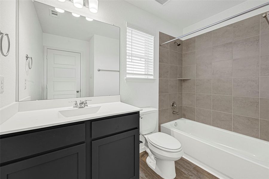 Furnished interior view inside a new home in Rollingbrook Estates, Baytown (Image 11). Furnished interior view inside a new home in Rollingbrook Estates, Baytown (Image 11).