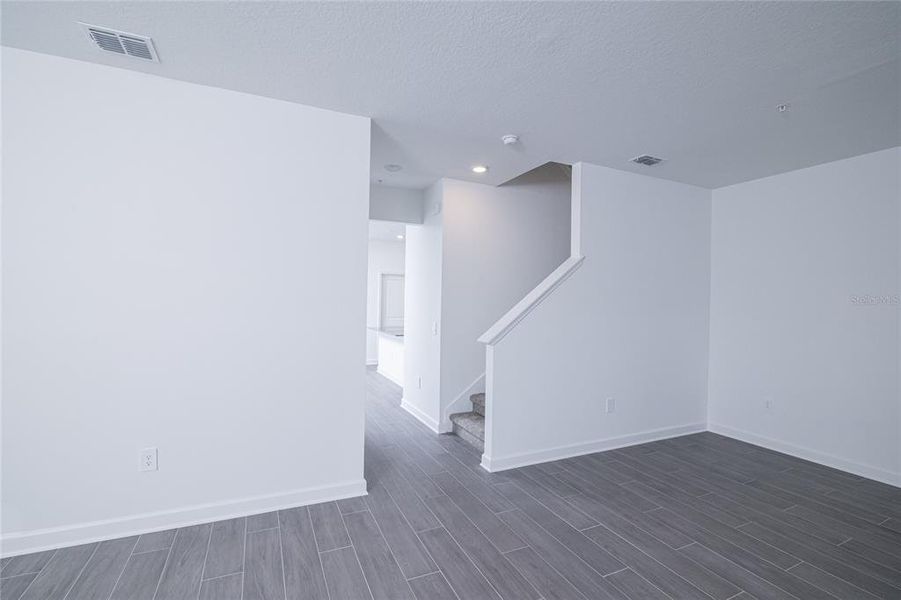 Spacious, unfurnished interior of a new home in , Orlando (Image 29).
