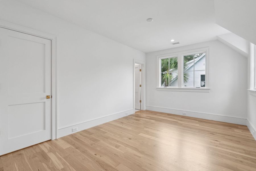 Spacious, unfurnished interior of a new home in , Mount Pleasant (Image 68).