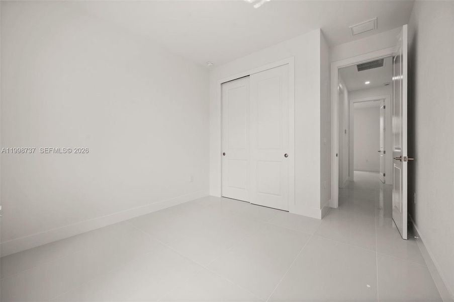 Spacious, unfurnished interior of a new home in , Lehigh Acres (Image 11).