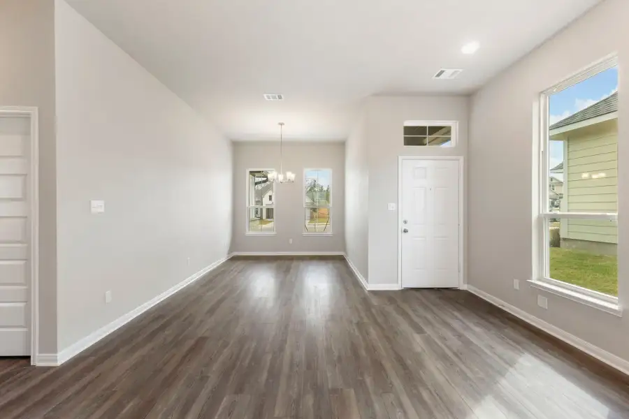 Spacious, unfurnished interior of a new home in The Reserve at Turnbo Ranch, Killeen (Image 6).