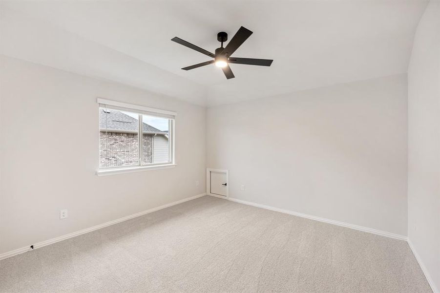 Spacious, unfurnished interior of a new home in Villages of Hurricane Creek, Anna (Image 38).