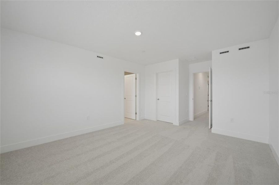 Spacious, unfurnished interior of a new home in , Winter Garden (Image 26).