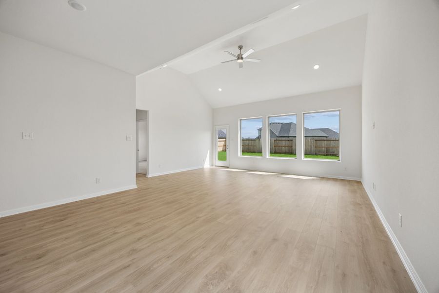 Spacious, unfurnished interior of a new home in Riviera Pines, Huffman (Image 18).