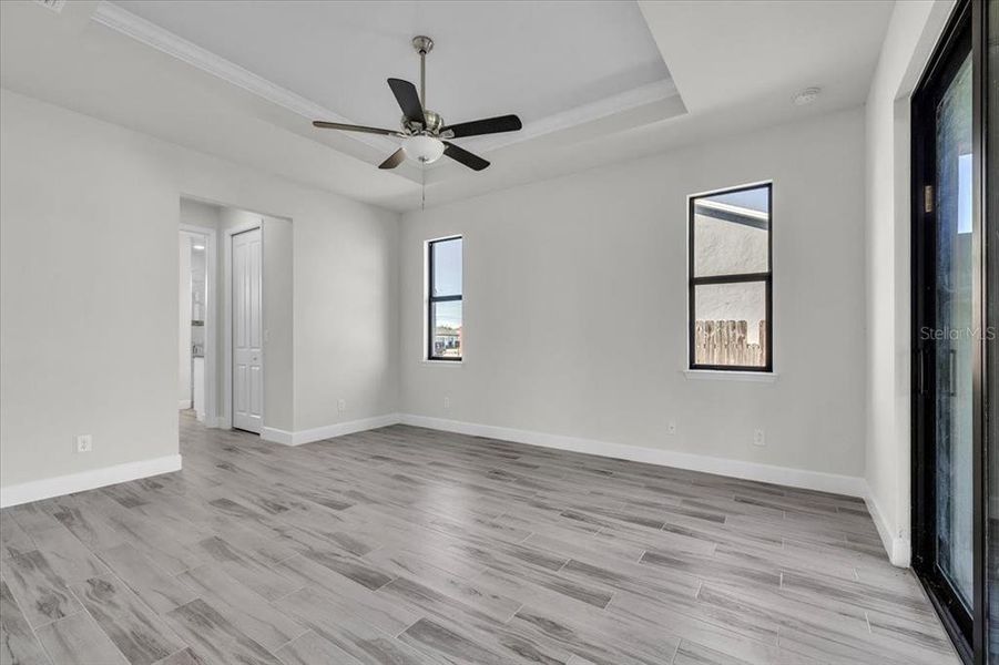 Spacious, unfurnished interior of a new home in , Cape Coral (Image 29).