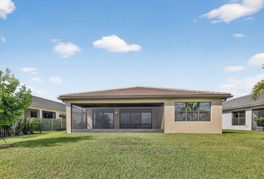 Exterior details and patio area of a home in , Port St. Lucie (Image 4).