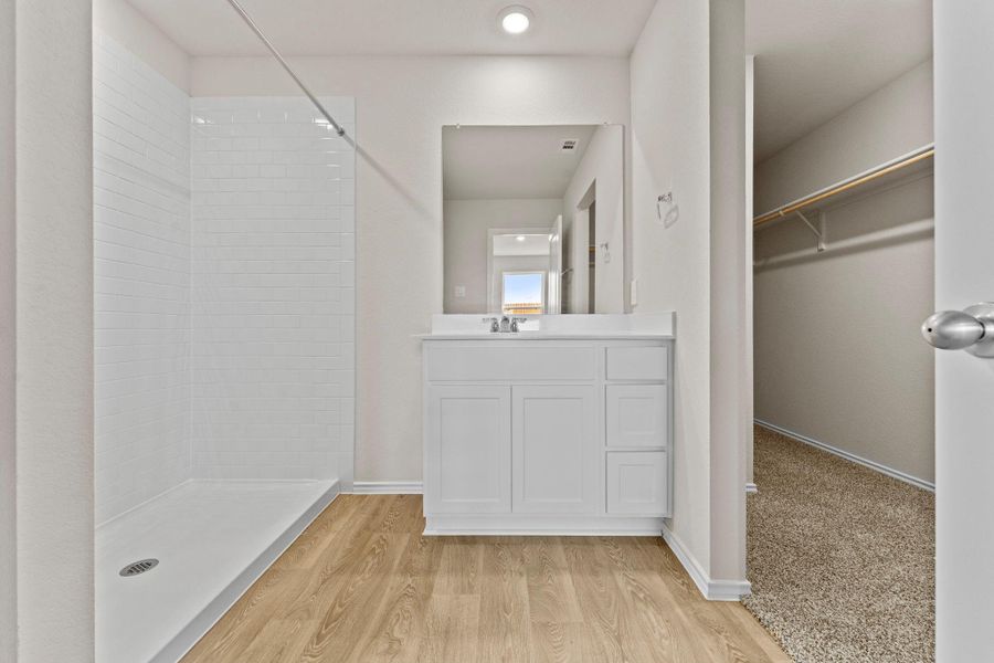 Furnished interior view inside a new home in Bollinger, Uhland (Image 9).