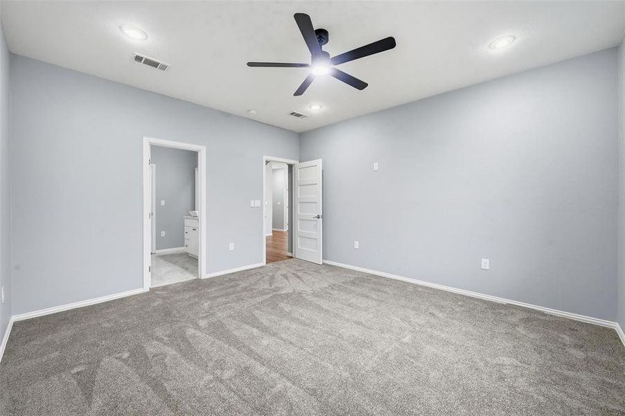 Spacious, unfurnished interior of a new home in , Farmers Branch (Image 31).