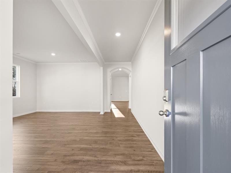 Spacious, unfurnished interior of a new home in Falcon Landing, Gainesville (Image 27).