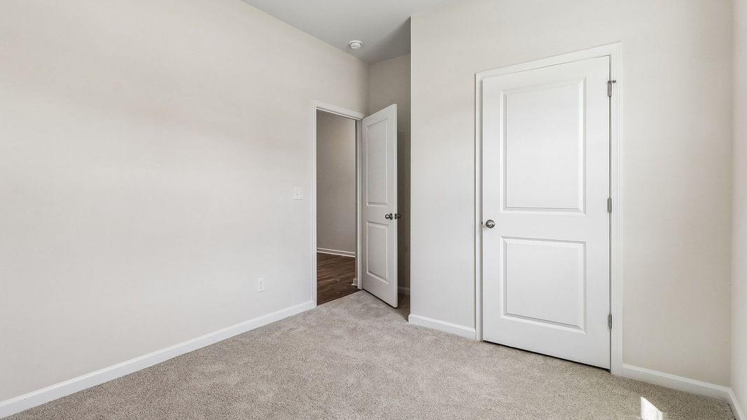 Spacious, unfurnished interior of a new home in Sease's Pond, Gilbert (Image 24).