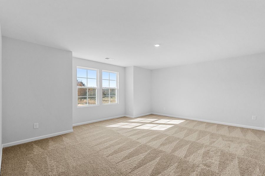Spacious, unfurnished interior of a new home in Fieldstone, Lexington (Image 28).