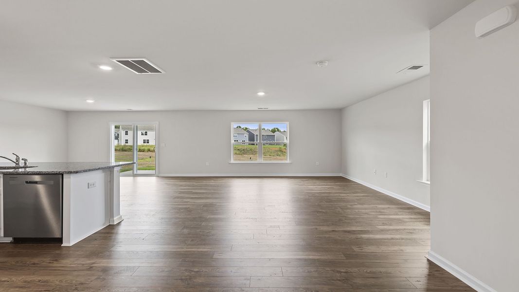 Spacious, unfurnished interior of a new home in Seneca Falls, Seneca (Image 10).
