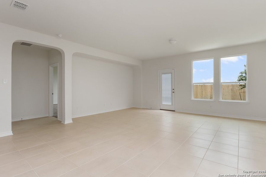 Spacious, unfurnished interior of a new home in Preserve at Culebra - Classic Collection, San Antonio (Image 6).