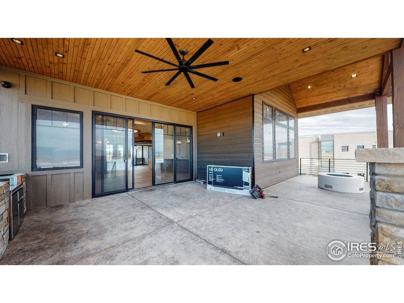 Covered back patio with built in tv and bbq