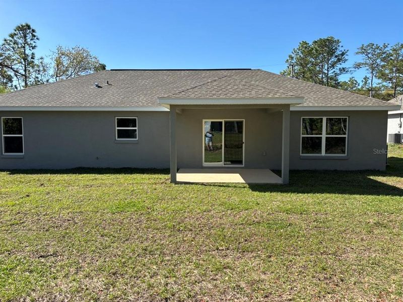 Exterior details and patio area of a home in , Dunnellon (Image 18).