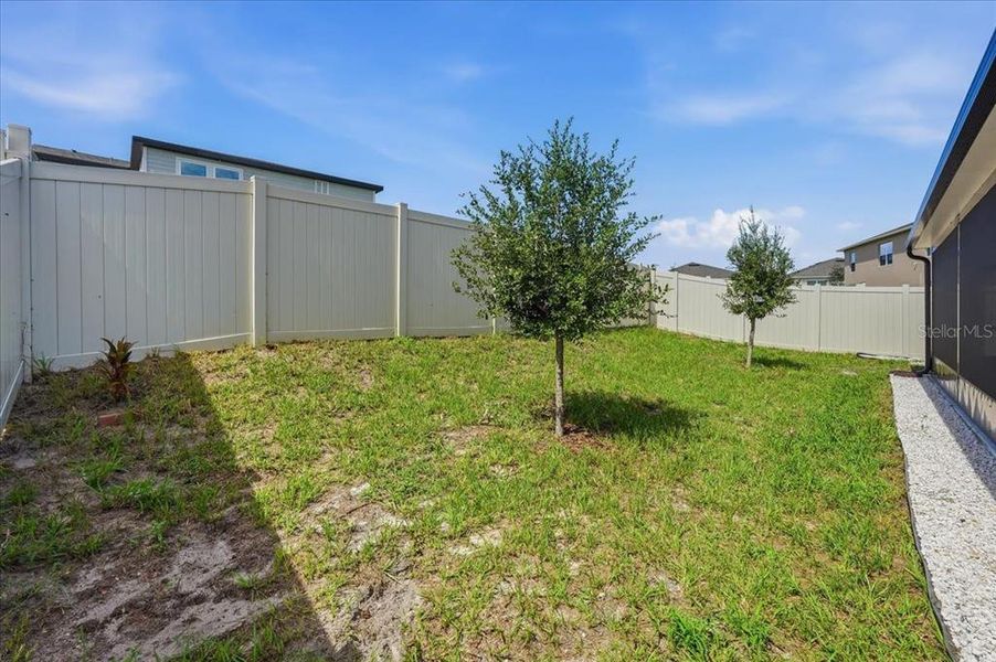 Exterior details and patio area of a home in Eden Hills, Lake Alfred (Image 26).