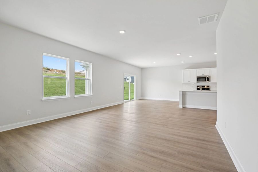Spacious, unfurnished interior of a new home in Cades Bluff, Lebanon (Image 29).