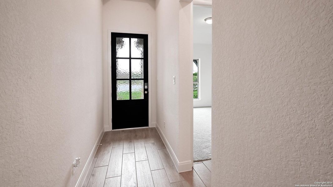 Spacious, unfurnished interior of a new home in Homestead 55', Cibolo (Image 20).