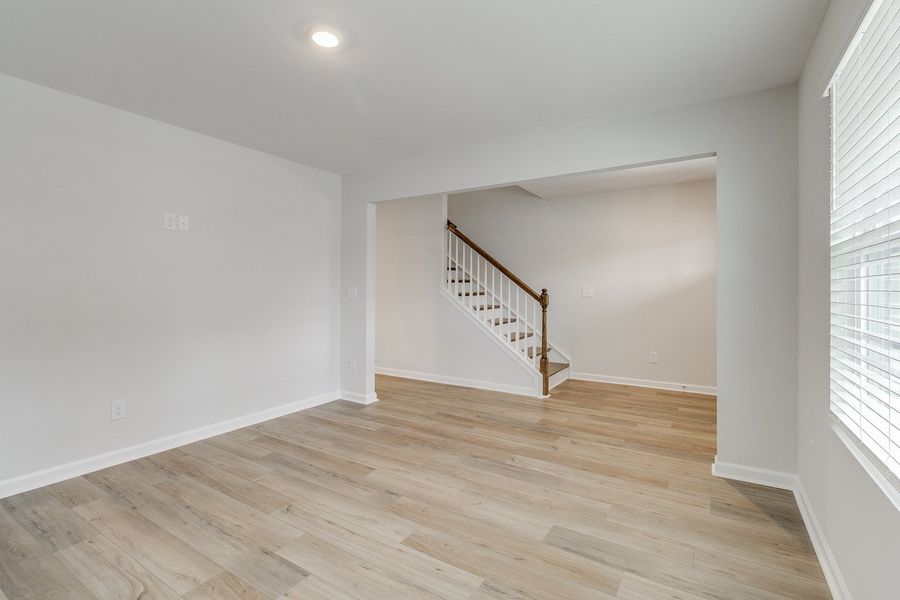 Spacious, unfurnished interior of a new home in Ellington, Elgin (Image 17).