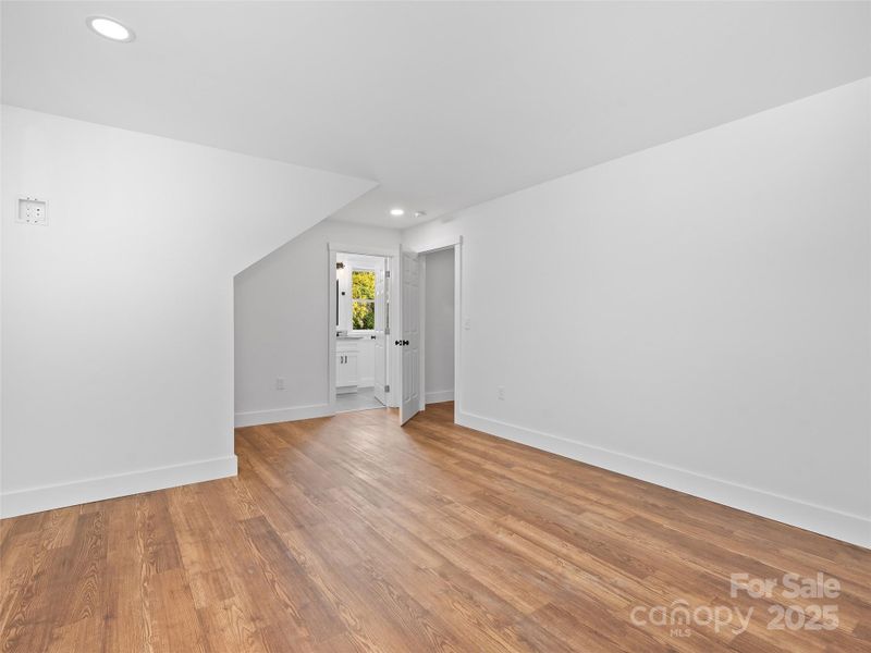 Spacious, unfurnished interior of a new home in , Waynesville (Image 18).