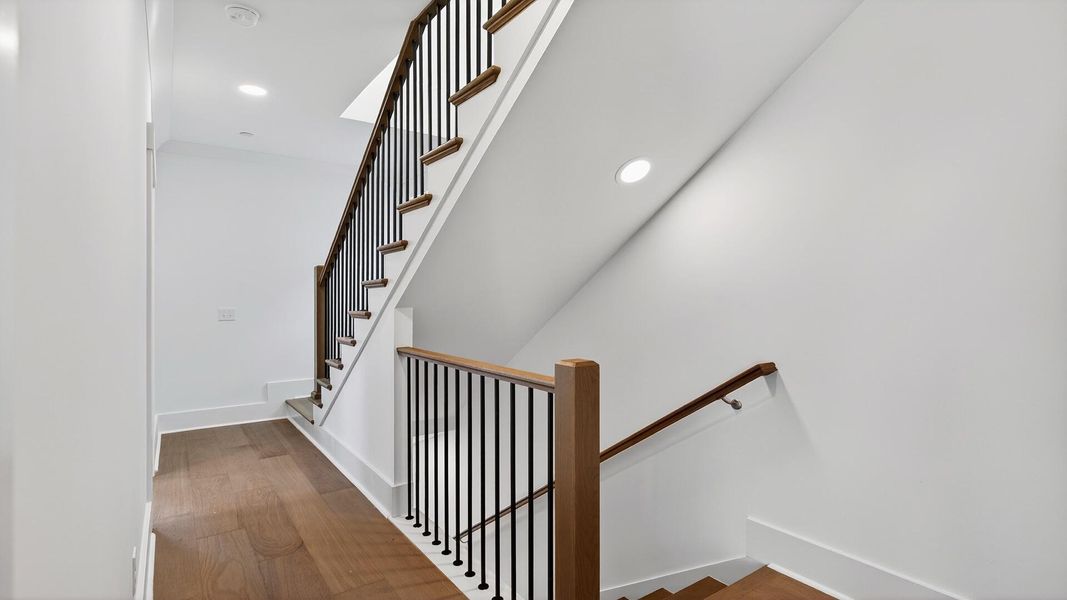 Spacious, unfurnished interior of a new home in Grants Court, Charleston (Image 19).