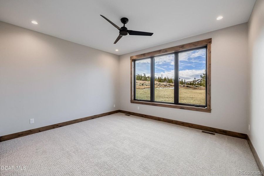 Spacious, unfurnished interior of a new home in , Granby (Image 26).