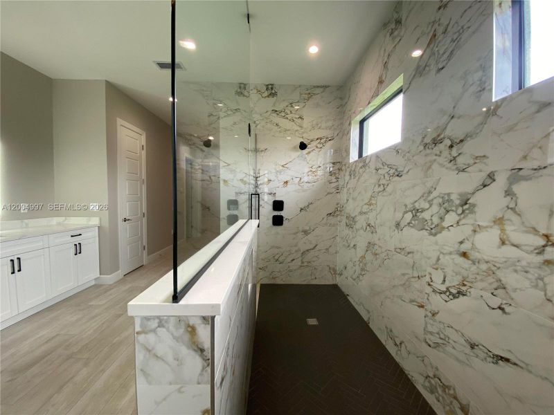 Image 36 of a home in .