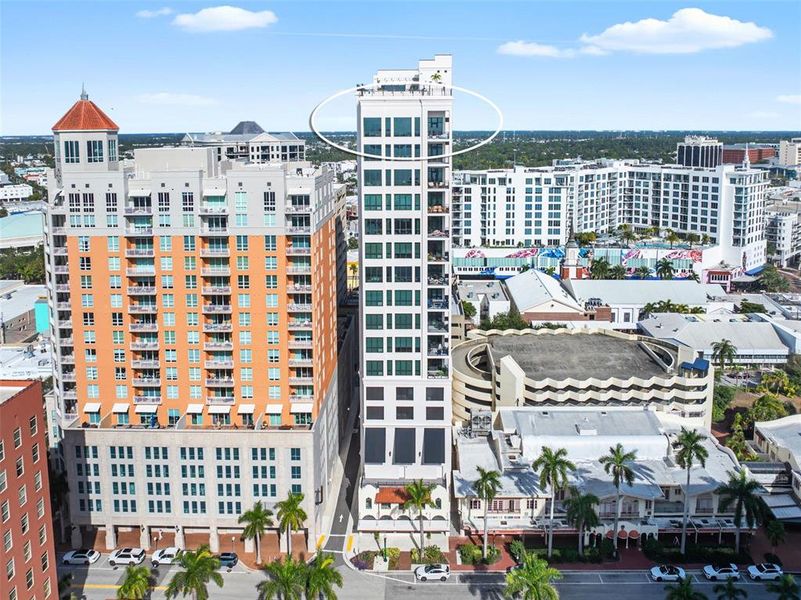 Condo located in Sarasota, FL showcasing its design and architecture (Image 4). Condo located in Sarasota, FL showcasing its design and architecture (Image 4).