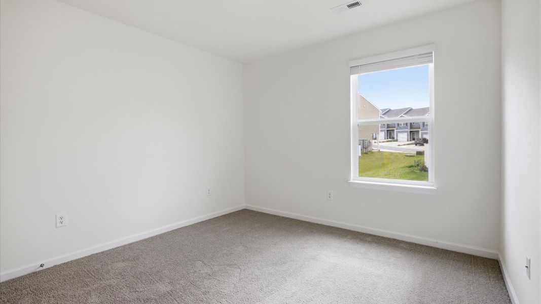 Spacious, unfurnished interior of a new home in Cherokee Crossing, Kodak (Image 20).