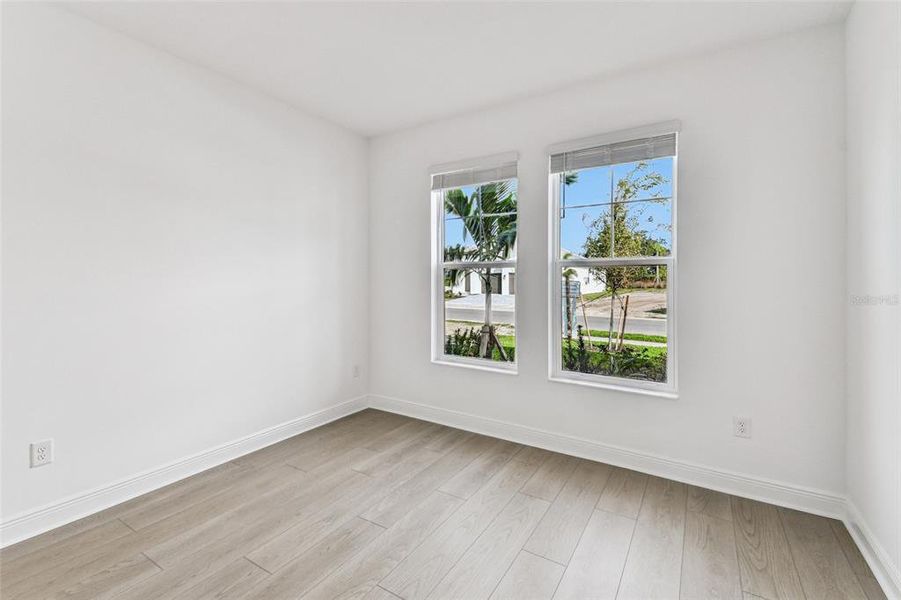 Spacious, unfurnished interior of a new home in Hawkstone, Sarasota (Image 22).