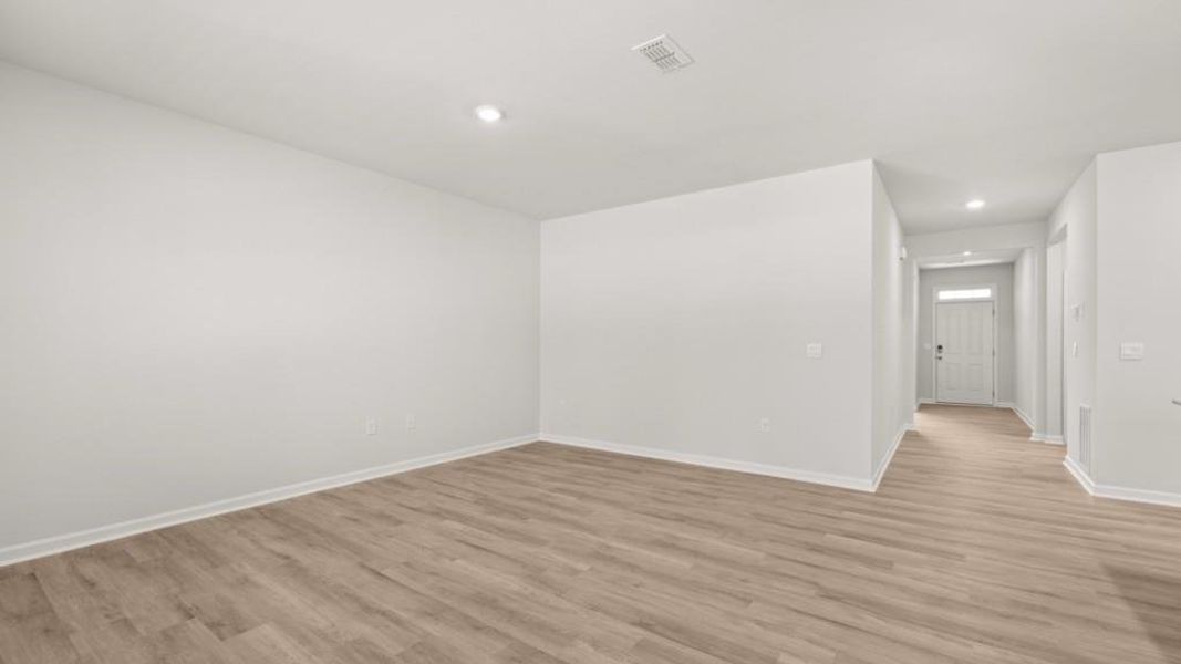 Spacious, unfurnished interior of a new home in Oaks at Cedar Grove, Fairburn (Image 16).