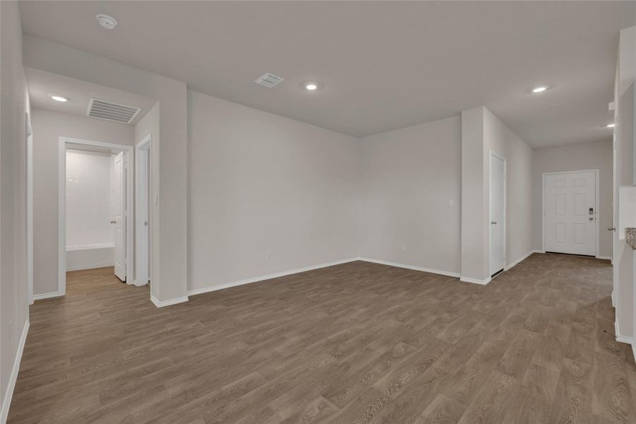 Spacious, unfurnished interior of a new home in Bollinger, Maxwell (Image 19).