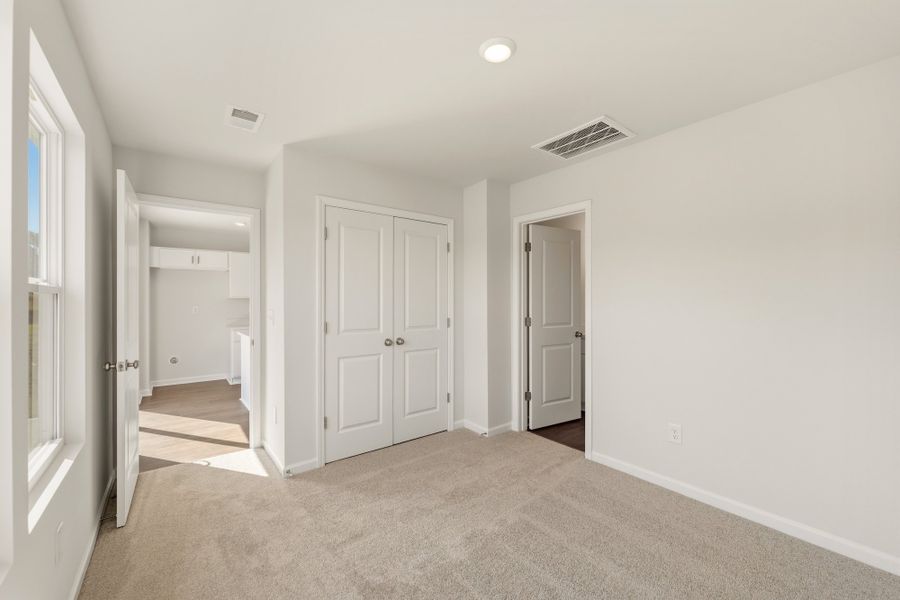 Spacious, unfurnished interior of a new home in Evergreen, Spartanburg (Image 14).