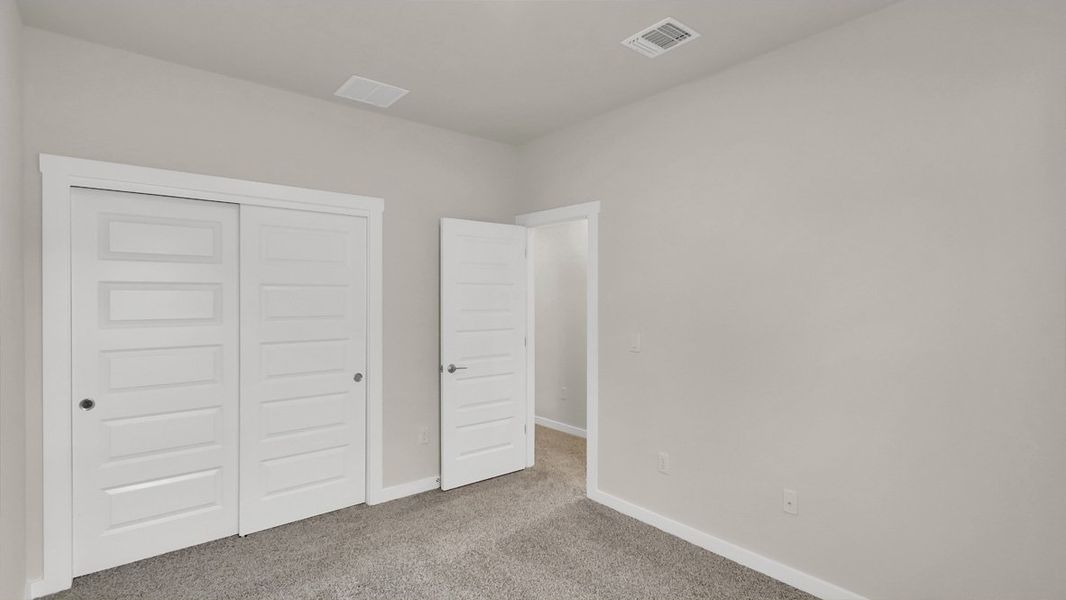 Spacious, unfurnished interior of a new home in Rosenbusch Ranch, Leander (Image 29).