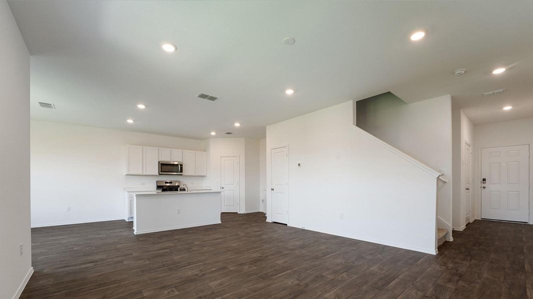 Spacious, unfurnished interior of a new home in Durango, Mustang Ridge (Image 18).