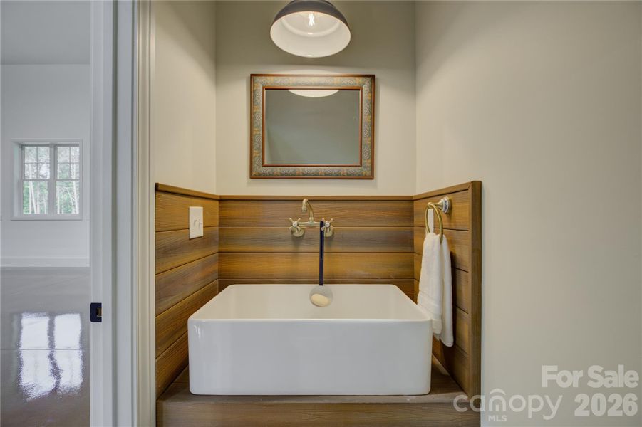 1/2 bath in the garage
