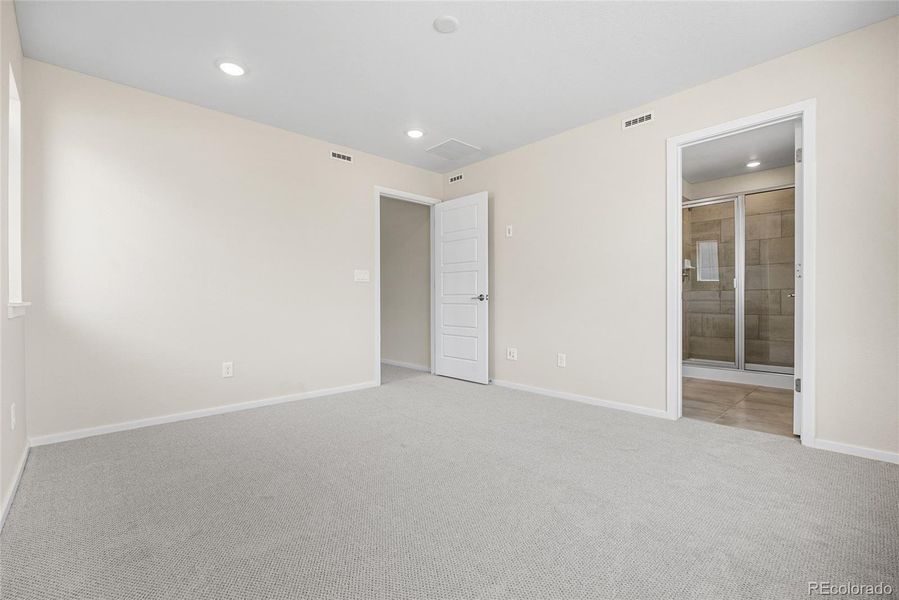 Spacious, unfurnished interior of a new home in Barefoot Village, Firestone (Image 26).