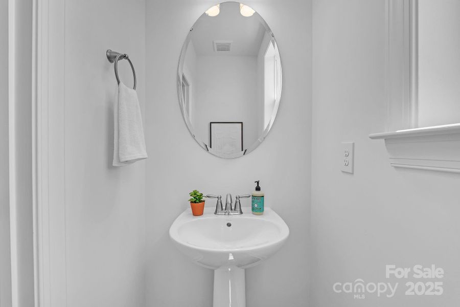 1/2 bath Kitchen level