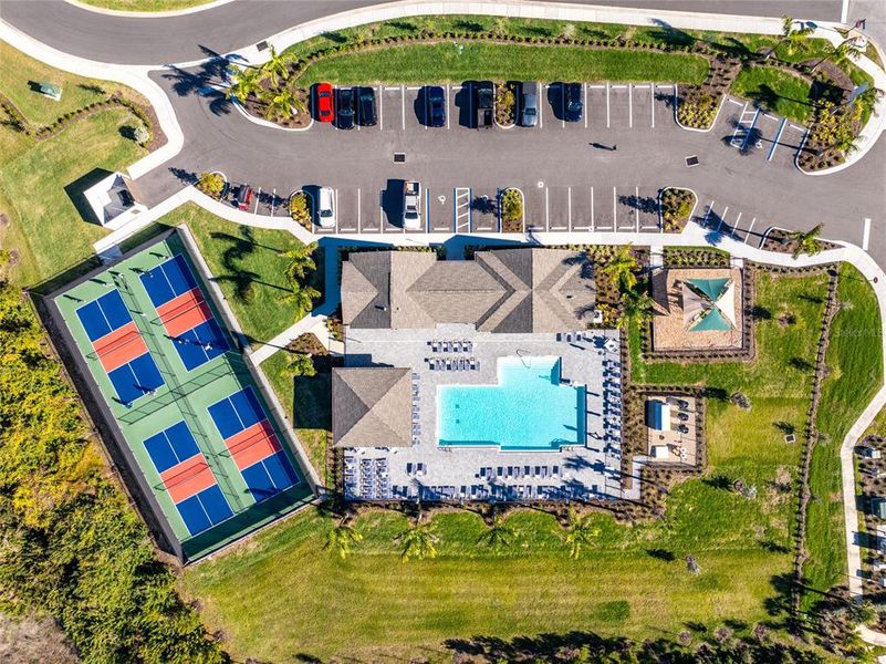 Community amenities in , Englewood (Image 44).