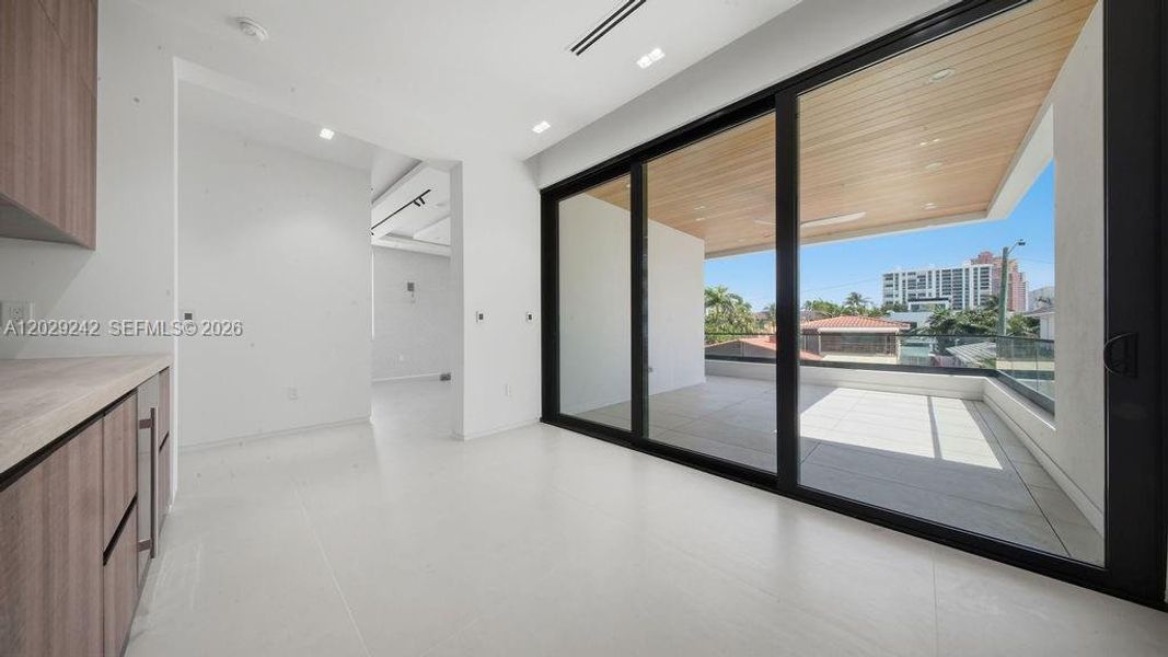 Spacious, unfurnished interior of a new home in , Fort Lauderdale (Image 69).