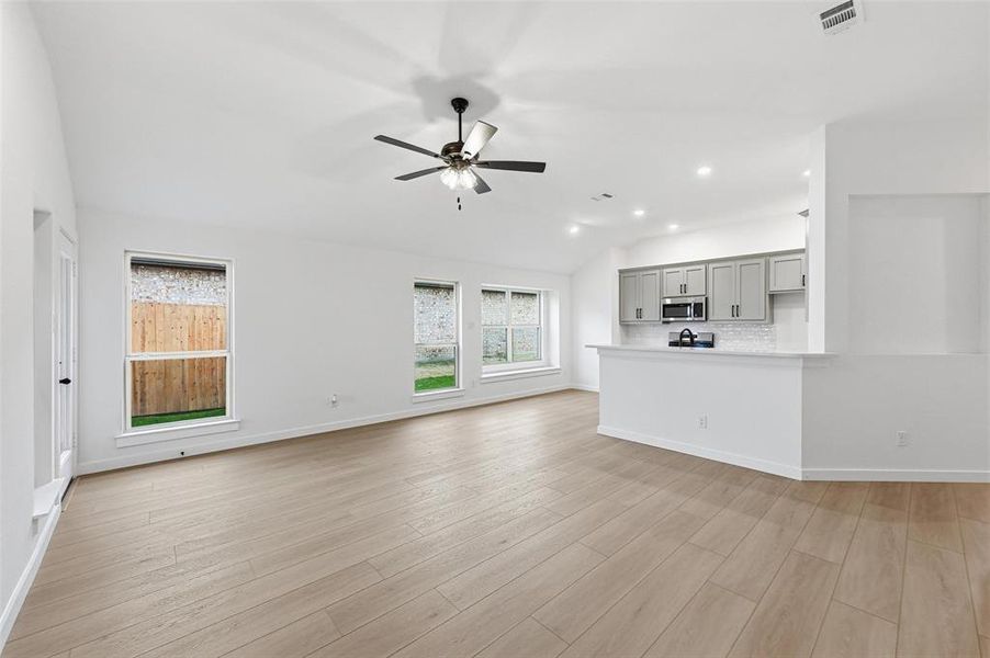 Spacious, unfurnished interior of a new home in Trail Creek, Cleburne (Image 23). Spacious, unfurnished interior of a new home in Trail Creek, Cleburne (Image 23).