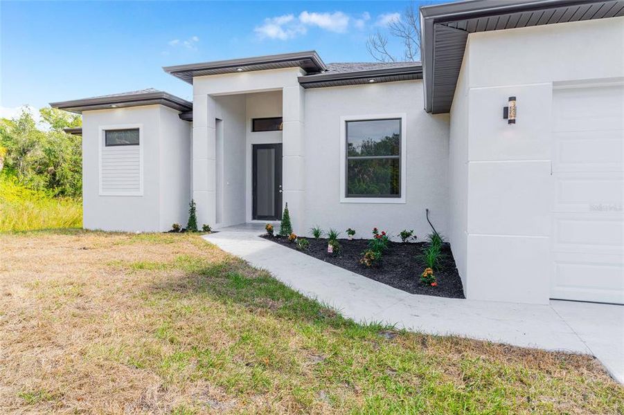 Exterior details and patio area of a home in , Port Charlotte (Image 28).