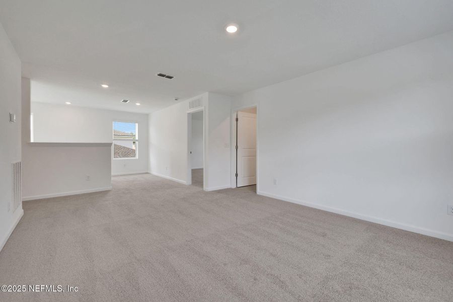 Spacious, unfurnished interior of a new home in Amberly, Green Cove Springs (Image 16).