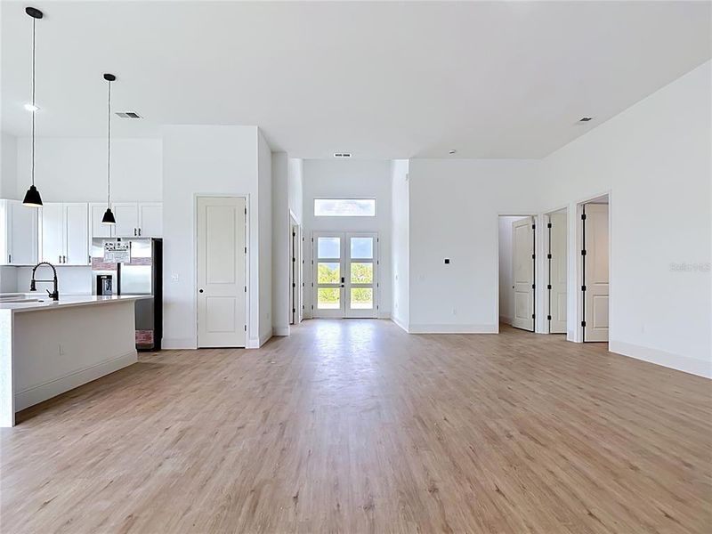 Spacious, unfurnished interior of a new home in , Port Charlotte (Image 20).