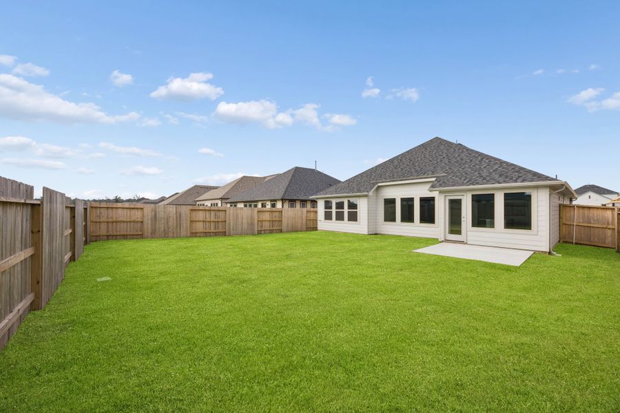 Exterior details and patio area of a home in Riviera Pines, Huffman (Image 4).