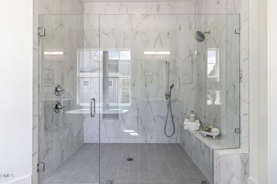 300_MEADOW_WALK_DR_INTERIOR_41