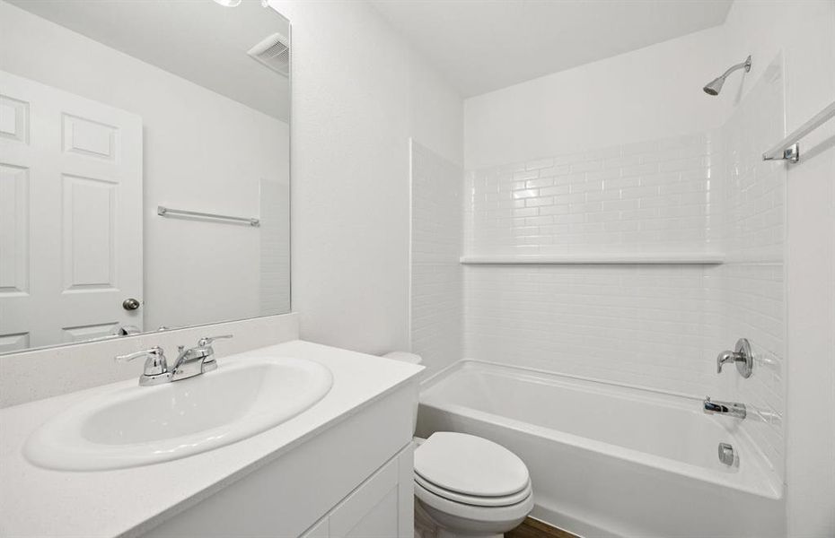 Spacious secondary bathroom