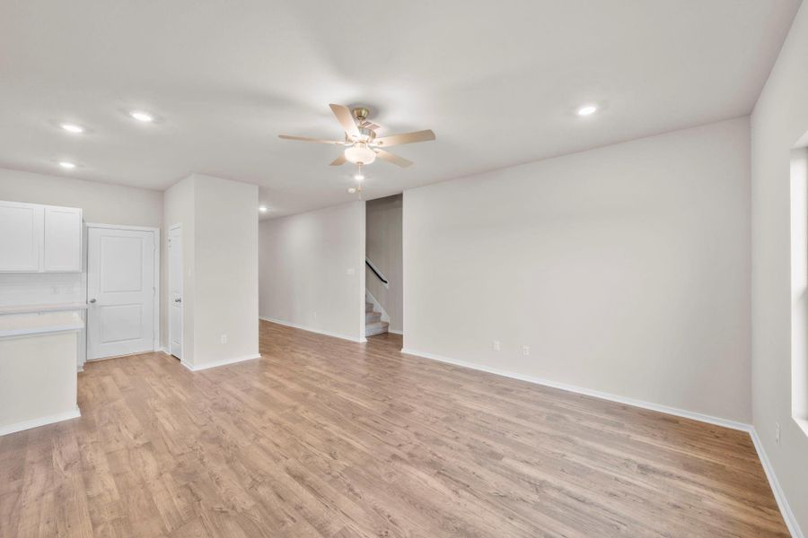 Spacious, unfurnished interior of a new home in Westridge Cove, Conroe (Image 15).