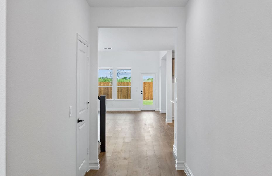 Spacious, unfurnished interior of a new home in Whitewing Trails, Princeton (Image 22).